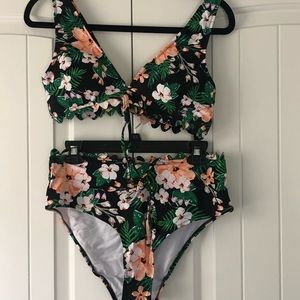 Floral print scalloped bikini